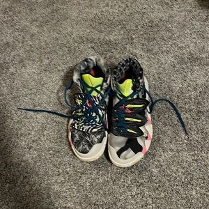 Kyrie hybrid basketball sneaker